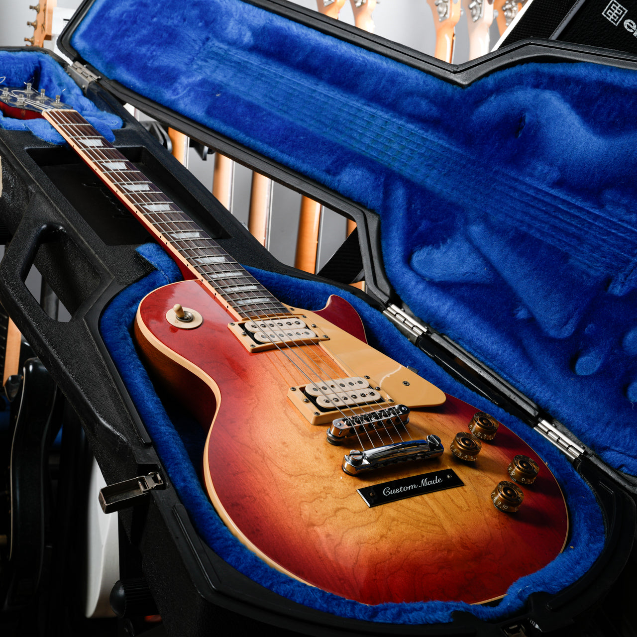 Gibson Les Paul KM (Kalamazoo) 1979 - Cherry Sunburst case