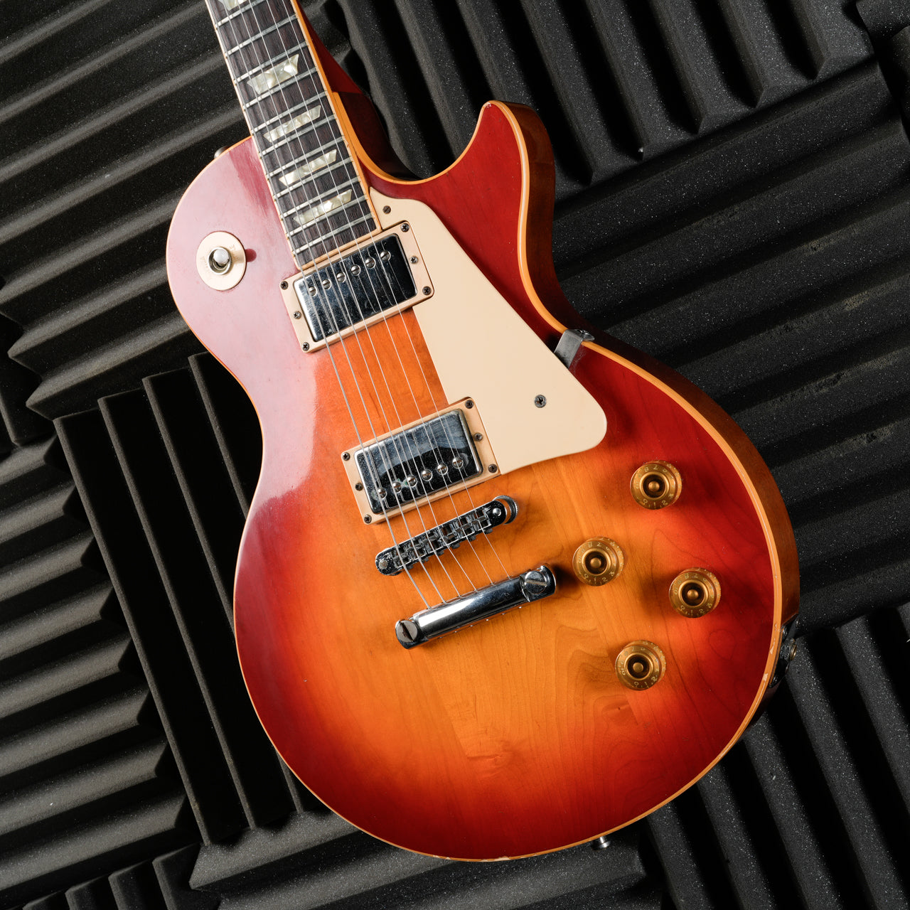 Gibson Les Paul Standard 1979 - Cherry Sunburst front closeup
