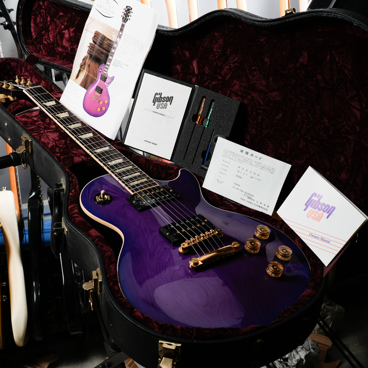 Gibson Custom Shop Limited Edition Les Paul Standard 1992 - Violet Blue Sunburst case and case candy