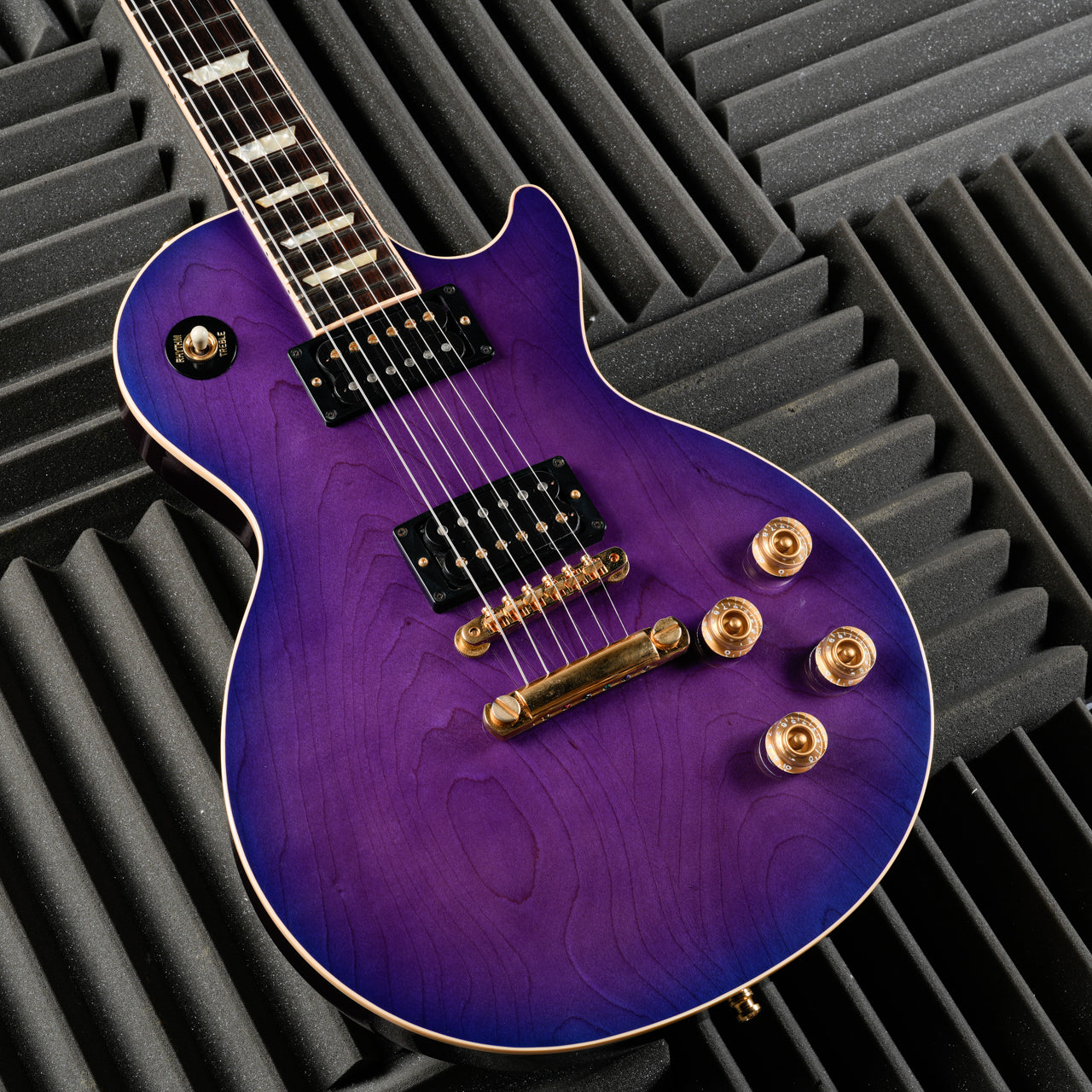 Gibson Custom Shop Limited Edition Les Paul Standard 1992 - Violet Blue Sunburst front closeup